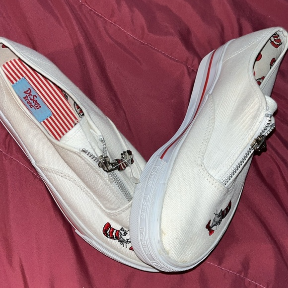 Dr. Seuss Canvas Sport Shoes Rare NEVER WORN SZ 8.5 - Picture 3 of 9
